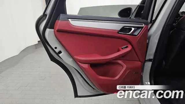 Porsche Macan 2022 — Şəkil 20/32