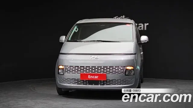 Hyundai Staria 2023 — Фото 3/20