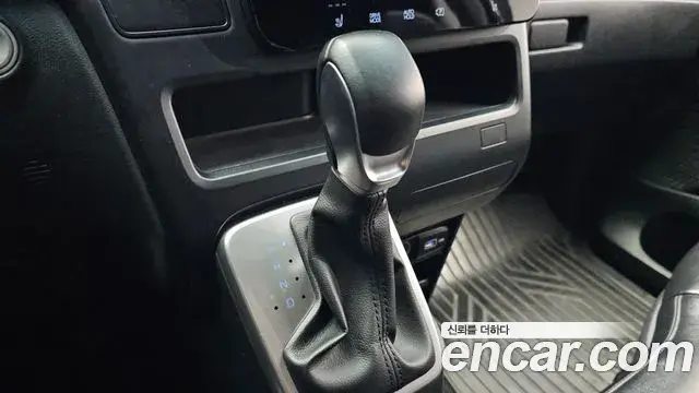 Hyundai Staria 2023 — Фото 9/20