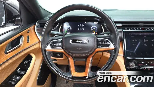 Jeep Grand Cherokee 2021 — Фото 13/20