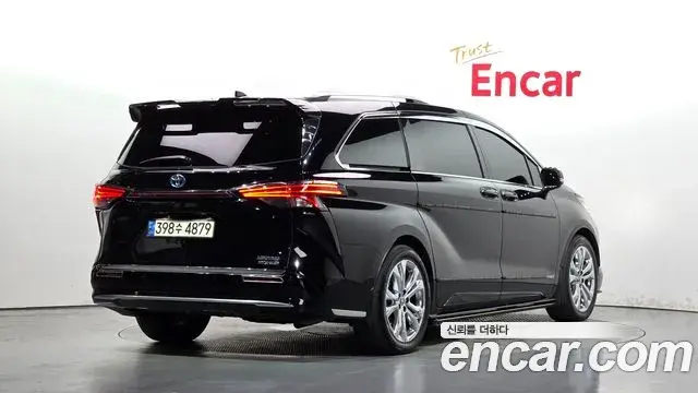 Toyota Sienna 2021 — ფოტო 2/20