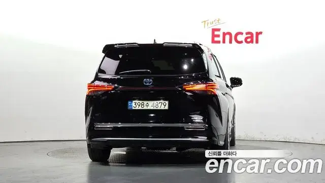 Toyota Sienna 2021 — ფოტო 4/20