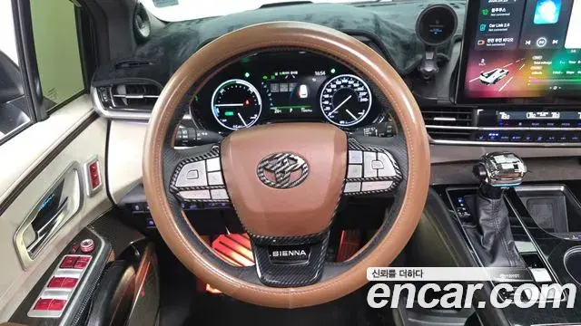 Toyota Sienna 2021 — ფოტო 14/20