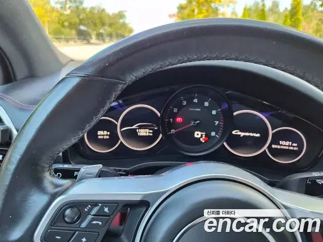 Porsche Cayenne 2020 — Фото 8/19
