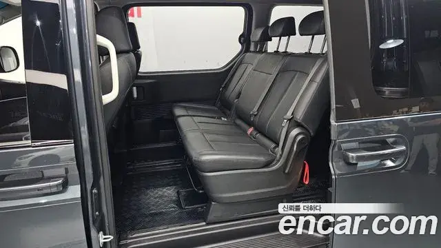 Hyundai Staria 2024 — Фото 11/20