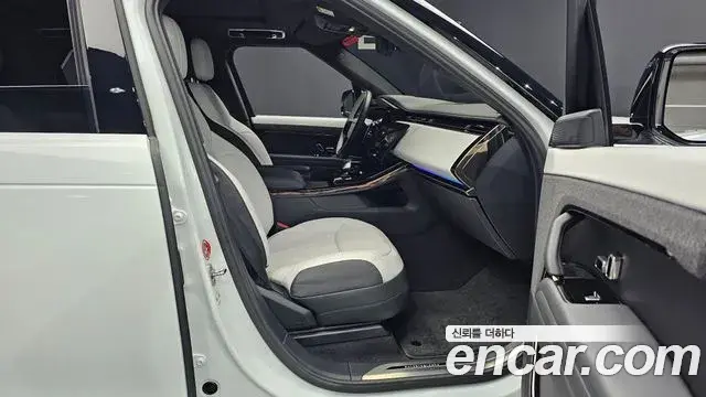 Land Rover Range Rover Sport 2024 — Photo 27/30