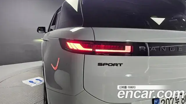Land Rover Range Rover Sport 2024 — Photo 11/30