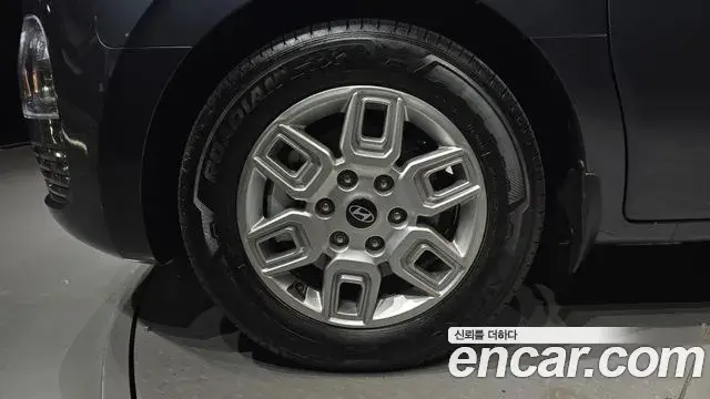 Hyundai Staria 2024 — Photo 5/20