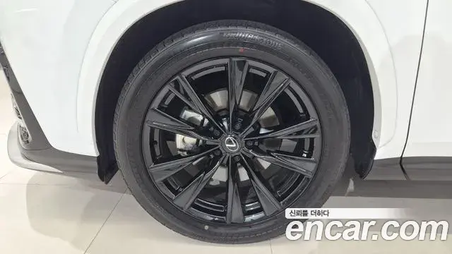 Lexus NX450h+ 2025 — Photo 7/20