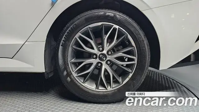 Kia K5 2019 — ფოტო 17/30
