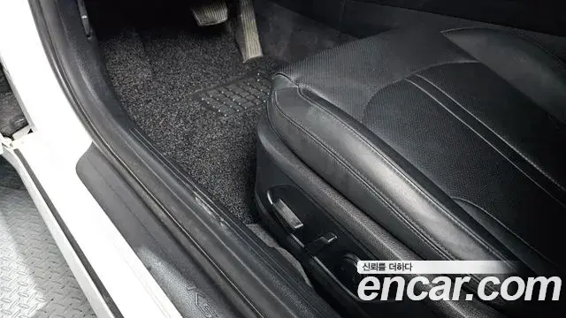 Kia K5 2019 — ფოტო 10/30