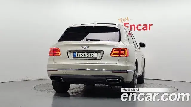 Bentley Bentayga 2018 — Photo 15/20