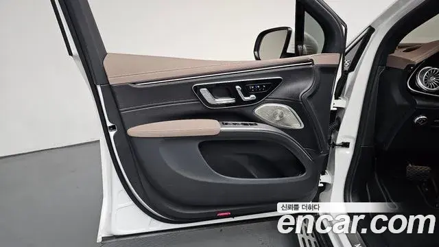 Mercedes-Benz EQS SUV 2025 — Photo 10/38