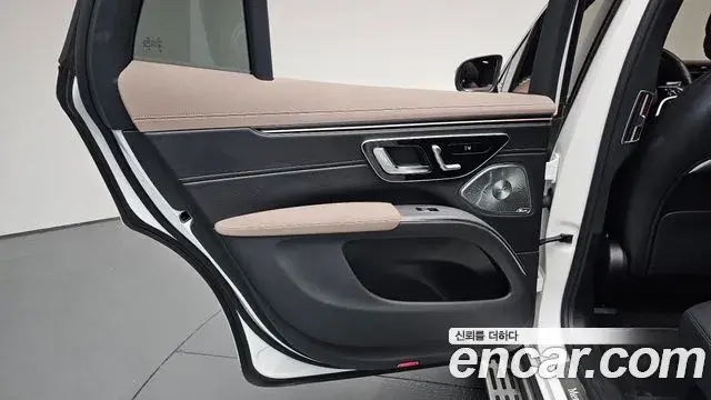 Mercedes-Benz EQS SUV 2025 — Photo 15/38