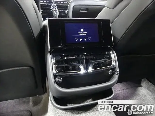 Bentley Flying Spur 2024 — ფოტო 7/20