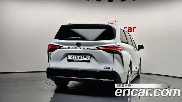 Toyota Sienna 2023 — Photo 4/20