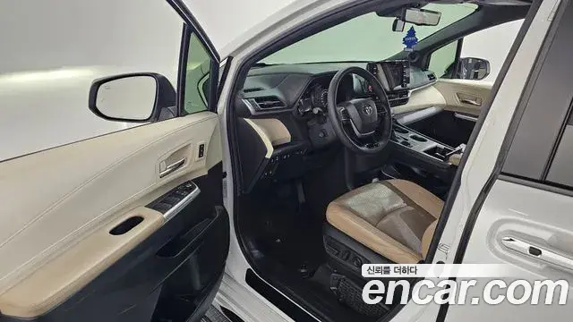 Toyota Sienna 2023 — Photo 10/20