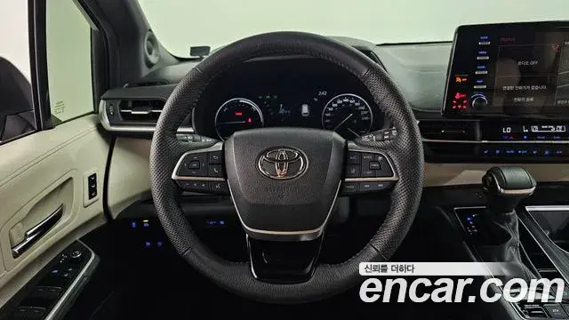 Toyota Sienna 2023 — Photo 12/20