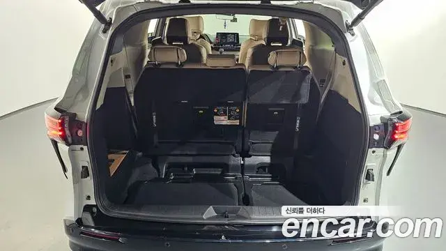 Toyota Sienna 2023 — Photo 18/20