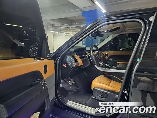 Land Rover Range Rover Sport 2019 — Photo 16/16
