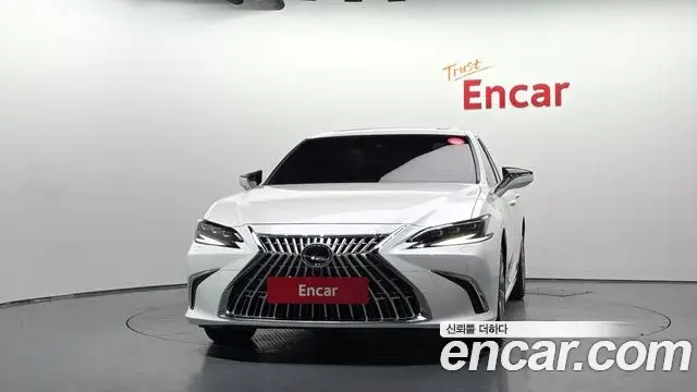 Lexus ES300h 2025 — Photo 3/20