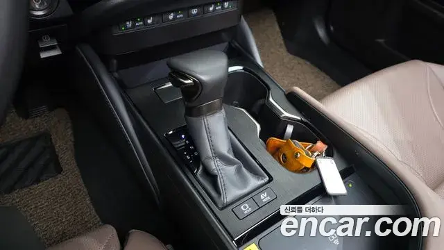 Lexus ES300h 2025 — Photo 9/20