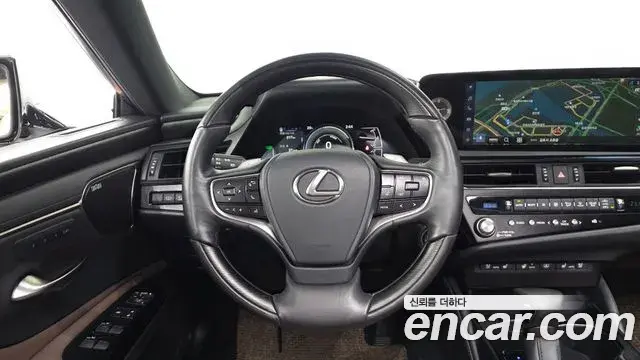 Lexus ES300h 2025 — Photo 12/20