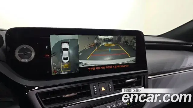 Lexus ES300h 2025 — Photo 14/20