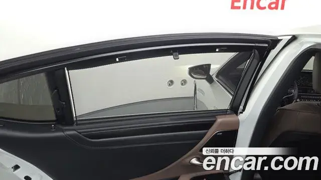 Lexus ES300h 2025 — Photo 18/20