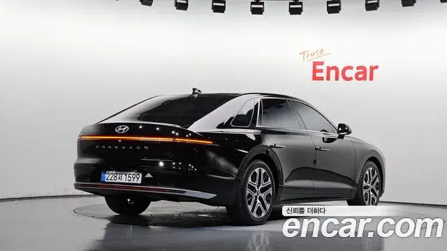 Hyundai Grandeur 2023 — Photo 2/20