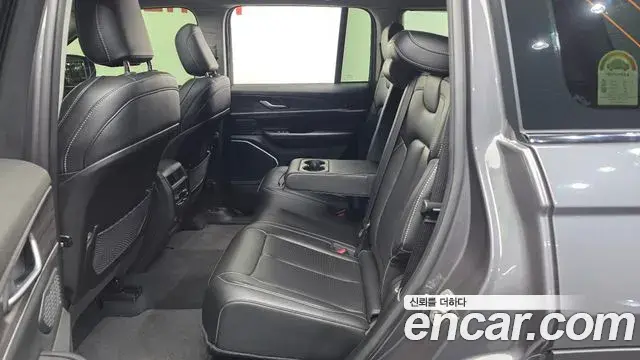 Jeep Grand Cherokee 2023 — Фото 12/20
