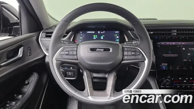 Jeep Grand Cherokee 2023 — Фото 13/20