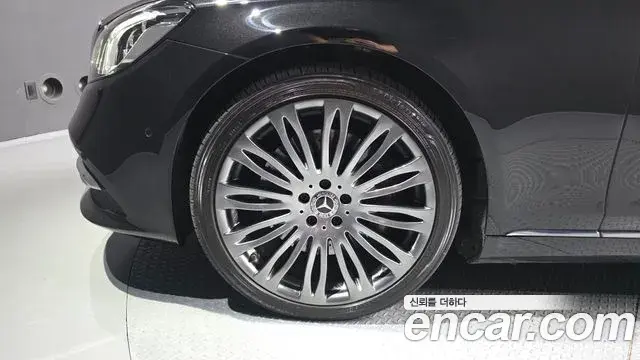 Mercedes-Benz S-Class 2019 — Photo 5/20