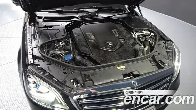 Mercedes-Benz S-Class 2019 — Photo 6/20
