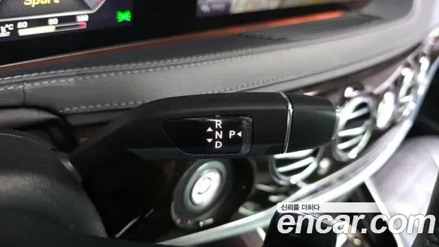 Mercedes-Benz S-Class 2019 — Photo 9/20