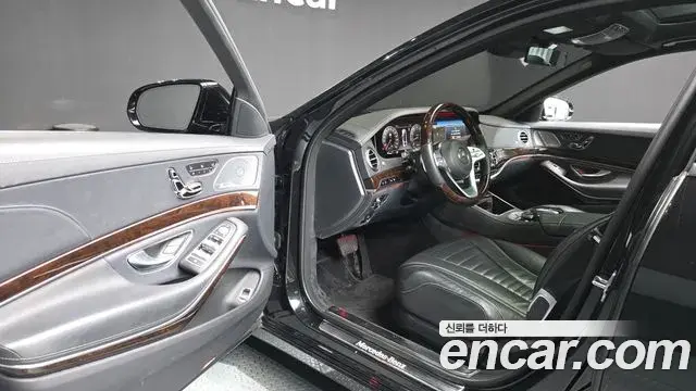 Mercedes-Benz S-Class 2019 — Photo 10/20