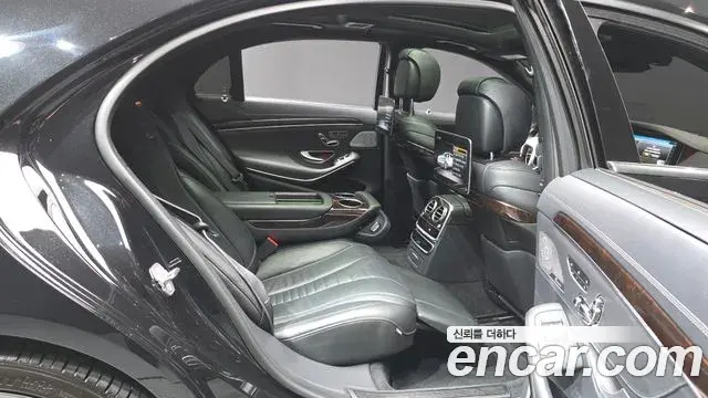 Mercedes-Benz S-Class 2019 — Photo 12/20