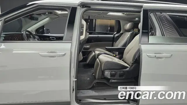 Kia Carnival 2024 — Şəkil 11/20