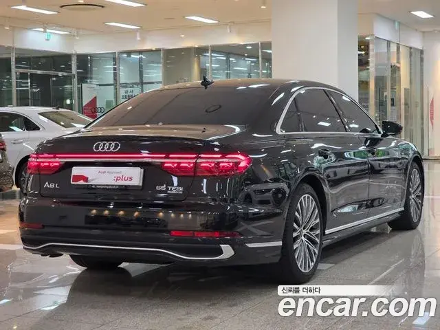 Audi A8 2023 — Photo 1/20