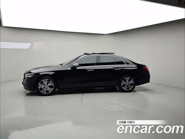 Mercedes-Benz E-Class 2024 — Photo 2/19