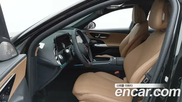 Mercedes-Benz E-Class 2024 — Photo 7/19