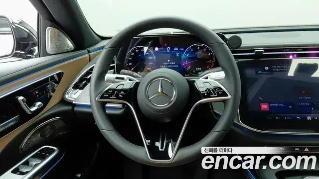Mercedes-Benz E-Class 2024 — Photo 9/19