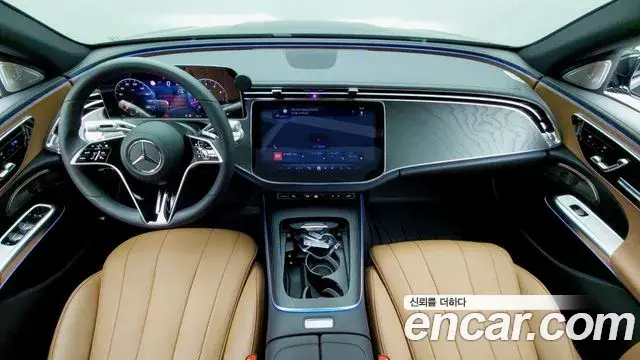Mercedes-Benz E-Class 2024 — Photo 11/19