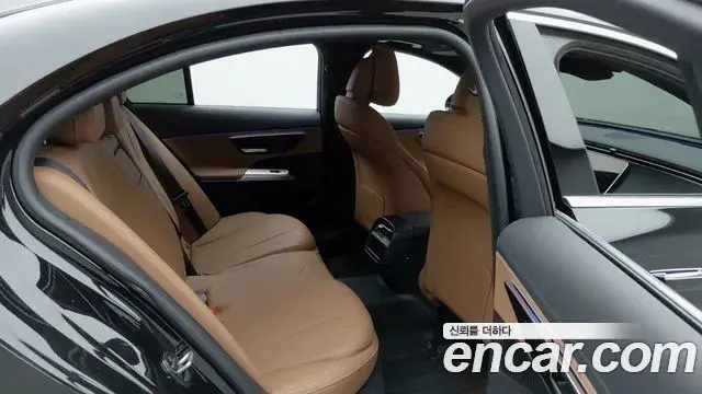Mercedes-Benz E-Class 2024 — Photo 13/19