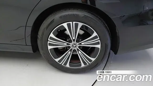 Mercedes-Benz E-Class 2024 — Photo 15/19
