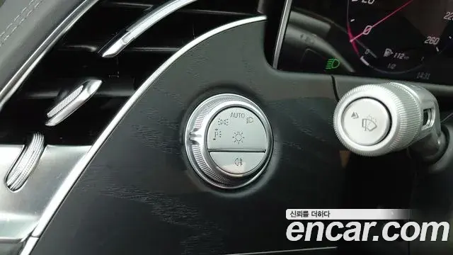 Mercedes-Benz E-Class 2024 — Photo 17/19