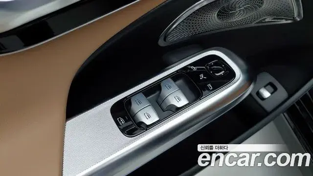 Mercedes-Benz E-Class 2024 — Photo 19/19