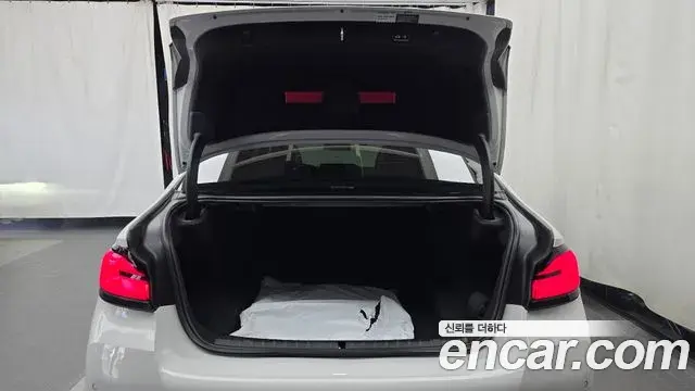 BMW 5 Series 2023 — Фото 17/20