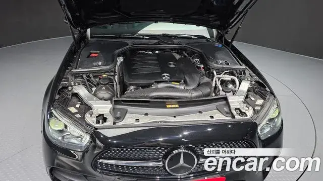 Mercedes-Benz E-Class 2022 — Photo 6/20