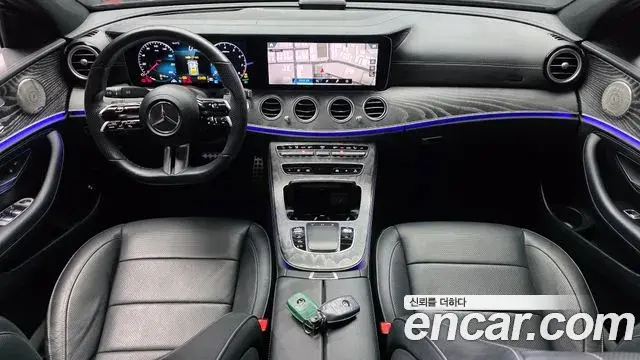Mercedes-Benz E-Class 2022 — Photo 7/20